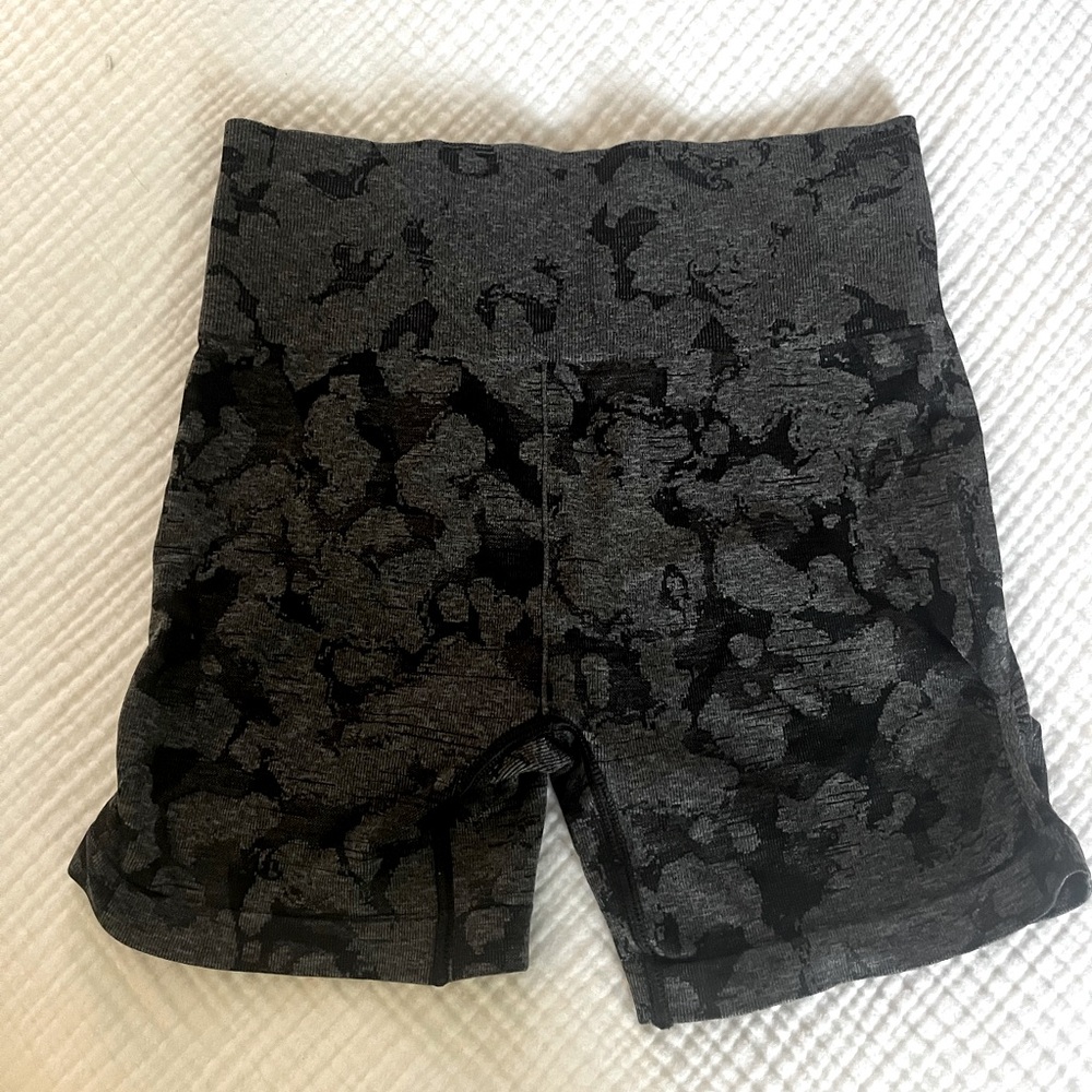 Gymshark camo biker shorts